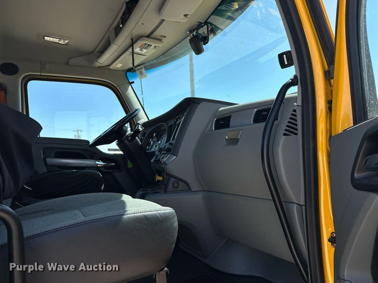 image for item EK0578 2022 Kenworth T680 semi truck