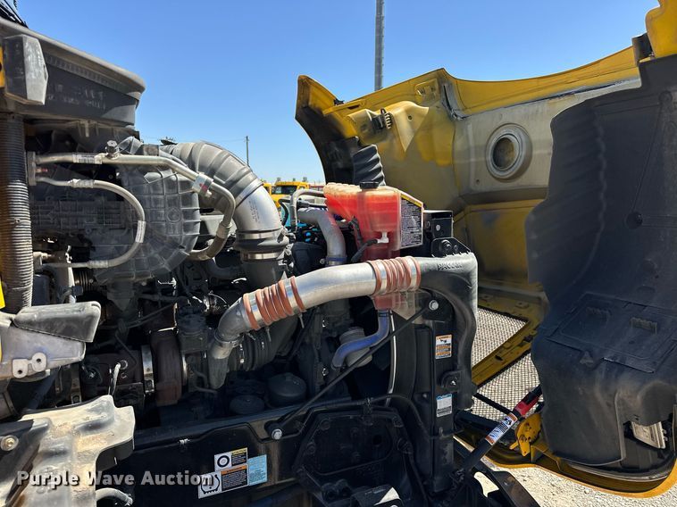 image for item EK0578 2022 Kenworth T680 semi truck