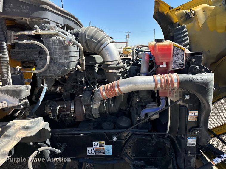 image for item EK0578 2022 Kenworth T680 semi truck