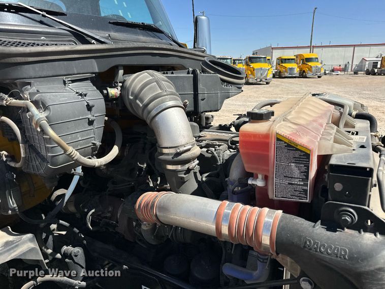 image for item EK0578 2022 Kenworth T680 semi truck