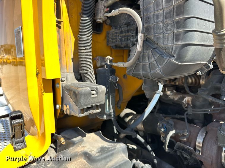 image for item EK0578 2022 Kenworth T680 semi truck