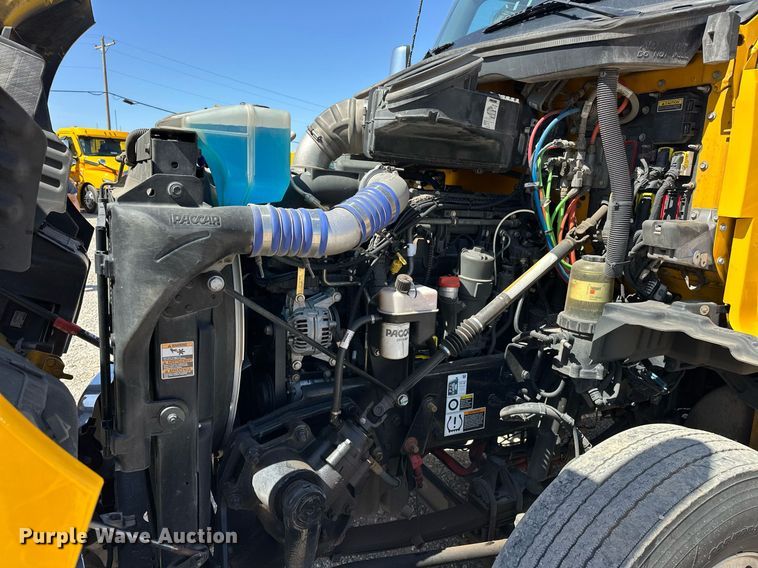 image for item EK0578 2022 Kenworth T680 semi truck