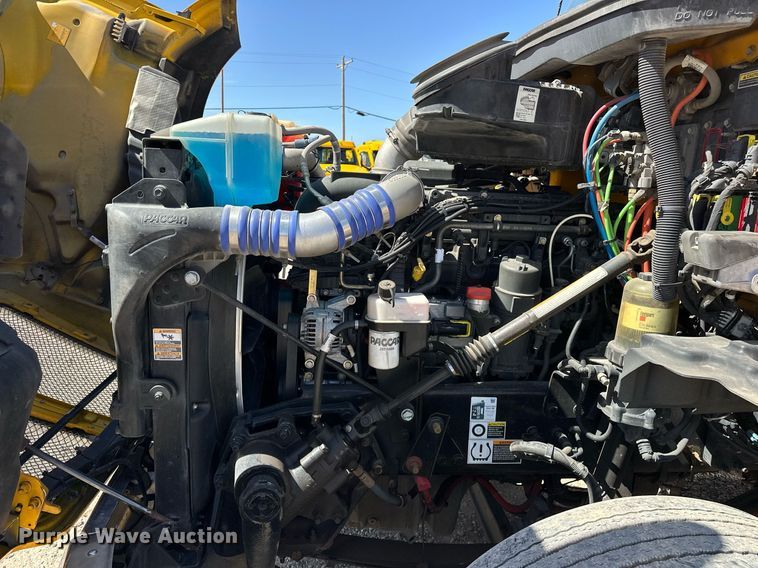 image for item EK0578 2022 Kenworth T680 semi truck