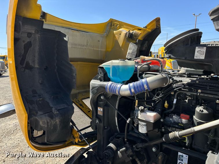 image for item EK0578 2022 Kenworth T680 semi truck