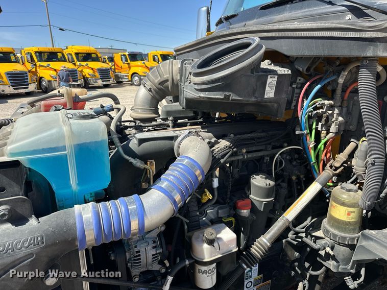 image for item EK0578 2022 Kenworth T680 semi truck