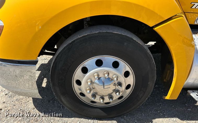 image for item EK0578 2022 Kenworth T680 semi truck