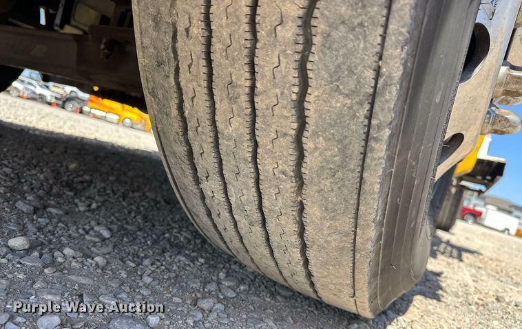 image for item EK0578 2022 Kenworth T680 semi truck