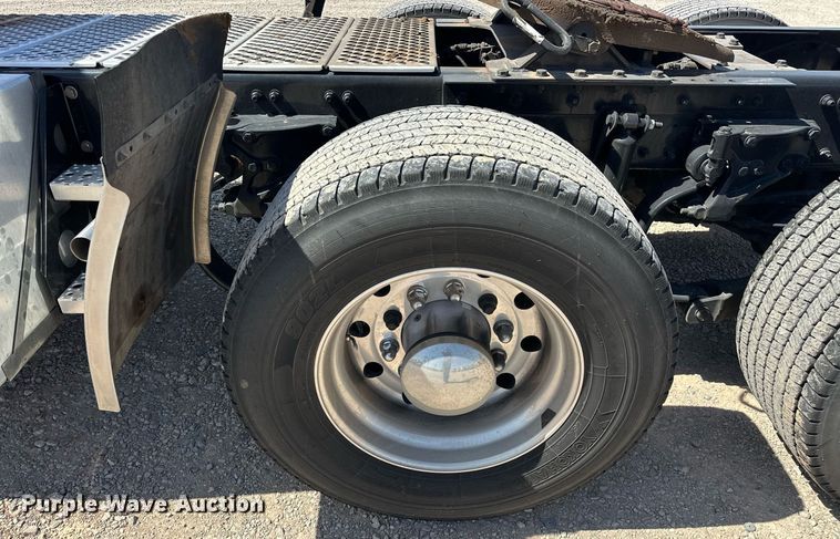 image for item EK0578 2022 Kenworth T680 semi truck