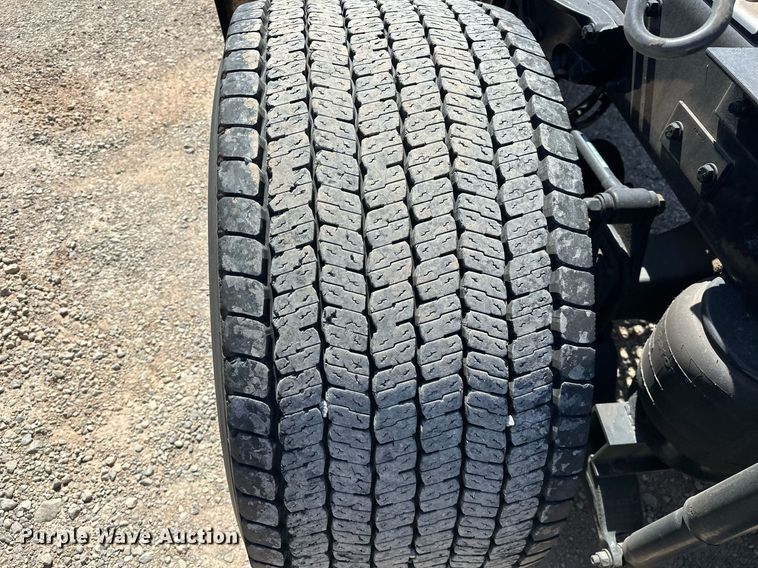 image for item EK0578 2022 Kenworth T680 semi truck