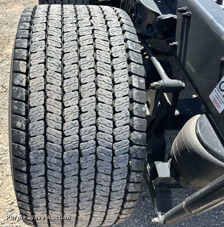 image for item EK0578 2022 Kenworth T680 semi truck