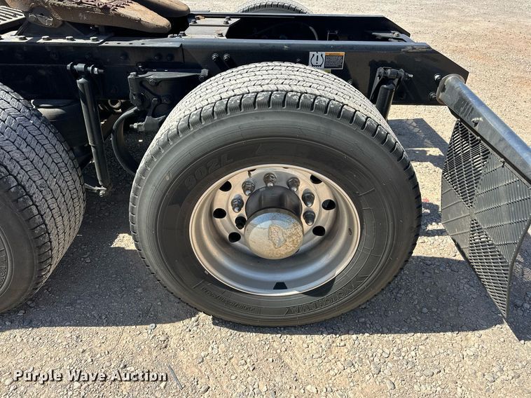 image for item EK0578 2022 Kenworth T680 semi truck