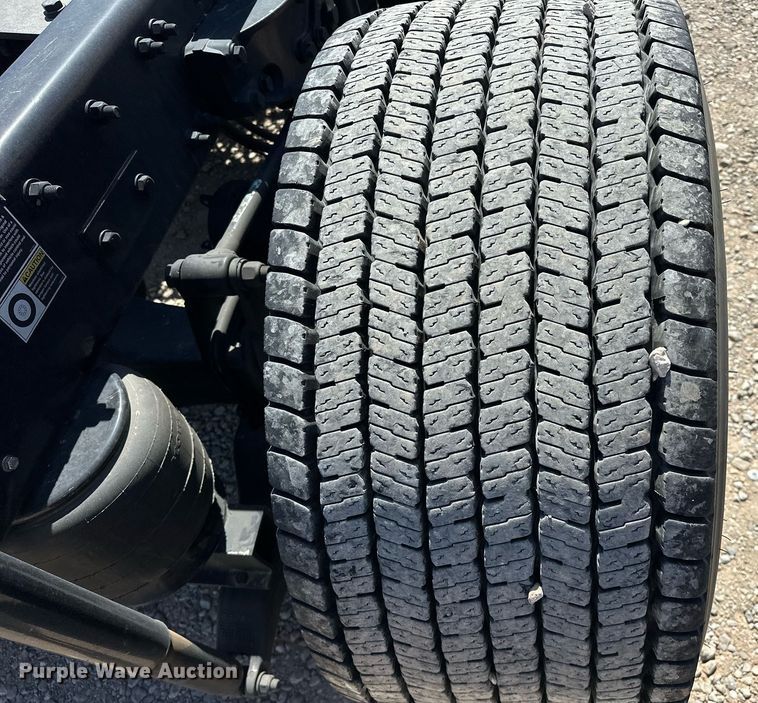 image for item EK0578 2022 Kenworth T680 semi truck