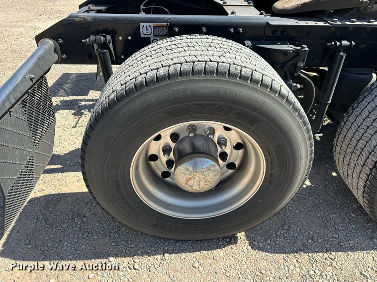 image for item EK0578 2022 Kenworth T680 semi truck