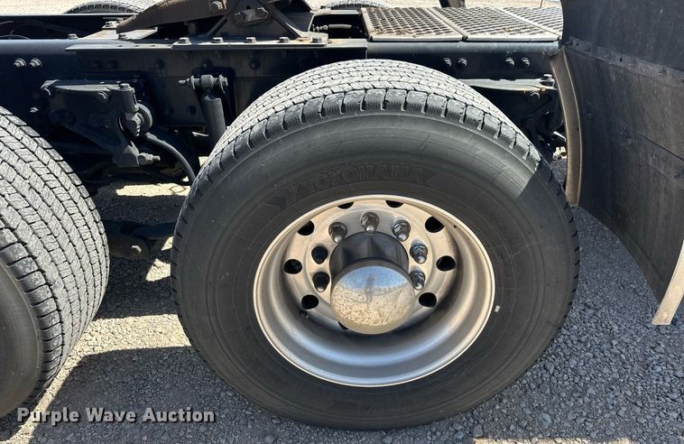 image for item EK0578 2022 Kenworth T680 semi truck