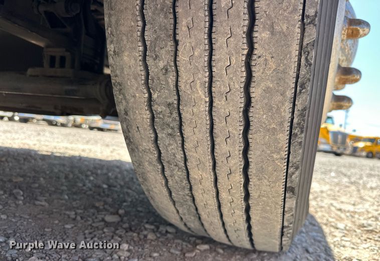 image for item EK0578 2022 Kenworth T680 semi truck