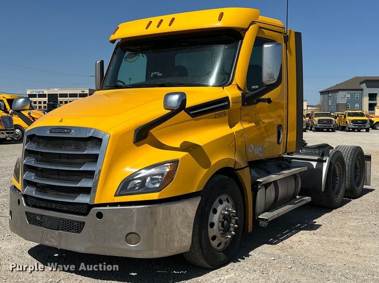 image for item EK0579 2021 Freightliner Cascadia 126 semi truck