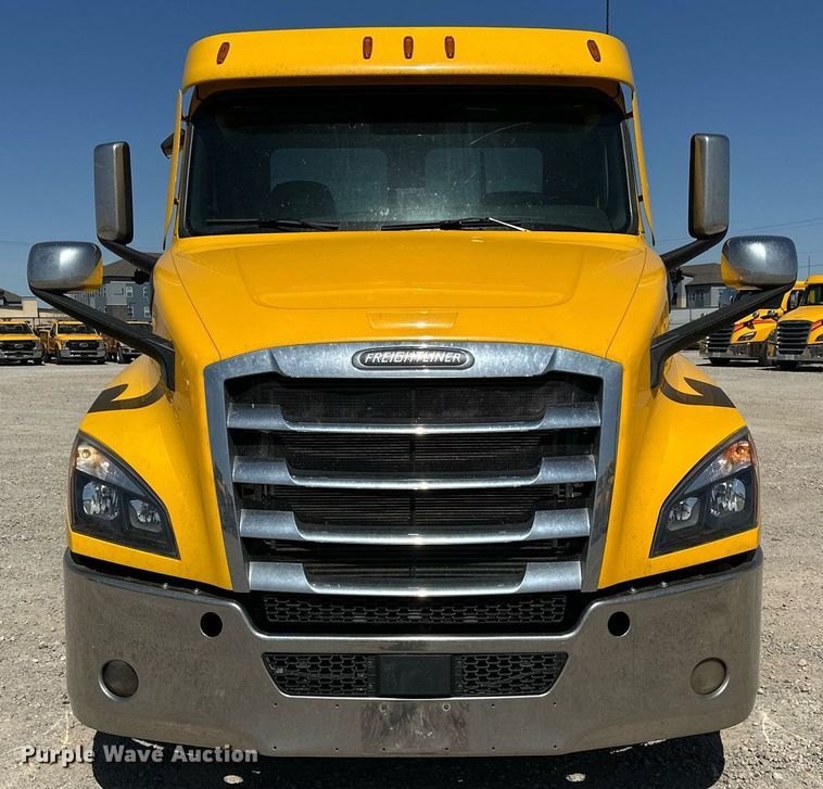 image for item EK0579 2021 Freightliner Cascadia 126 semi truck