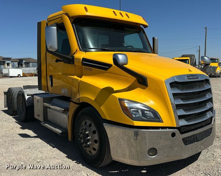 image for item EK0579 2021 Freightliner Cascadia 126 semi truck
