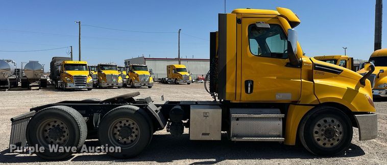 image for item EK0579 2021 Freightliner Cascadia 126 semi truck