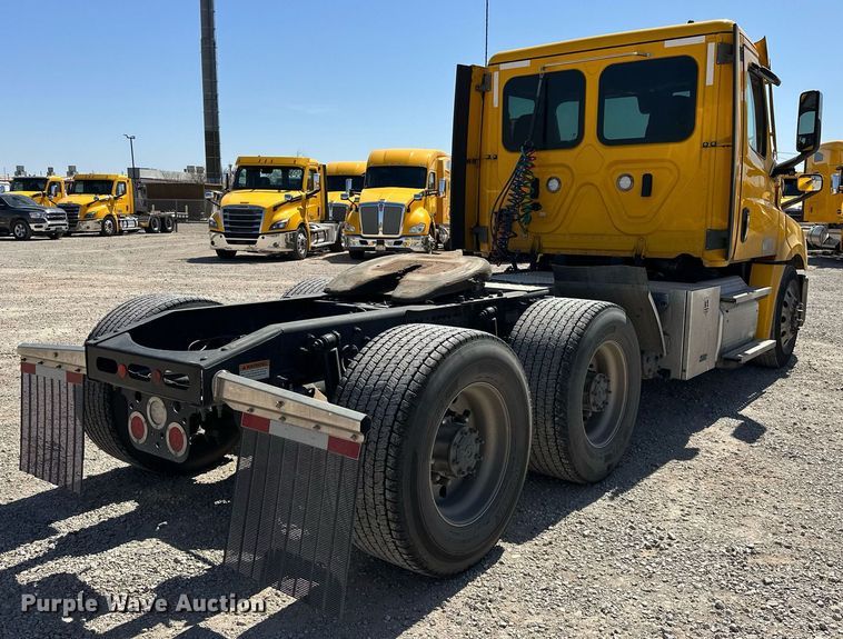 image for item EK0579 2021 Freightliner Cascadia 126 semi truck