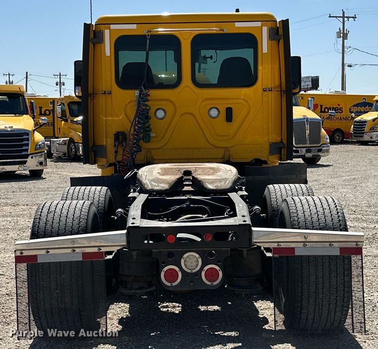 image for item EK0579 2021 Freightliner Cascadia 126 semi truck