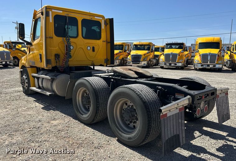 image for item EK0579 2021 Freightliner Cascadia 126 semi truck