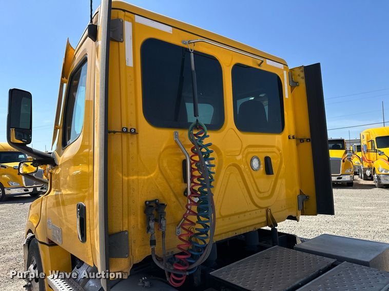 image for item EK0579 2021 Freightliner Cascadia 126 semi truck