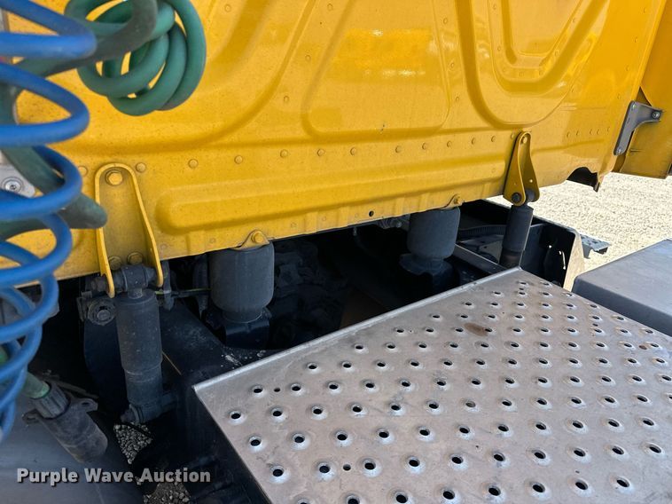 image for item EK0579 2021 Freightliner Cascadia 126 semi truck