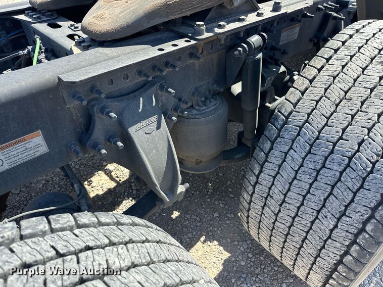 image for item EK0579 2021 Freightliner Cascadia 126 semi truck