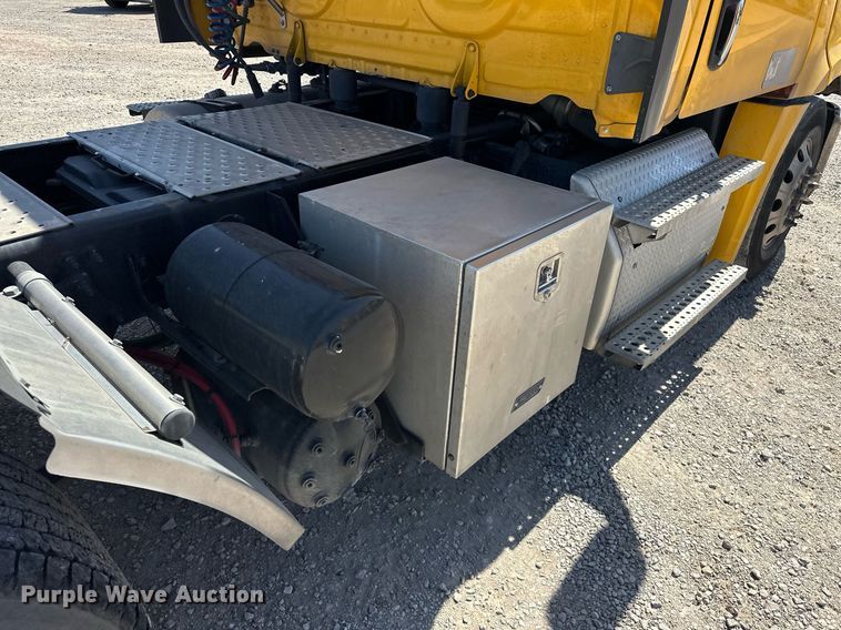 image for item EK0579 2021 Freightliner Cascadia 126 semi truck