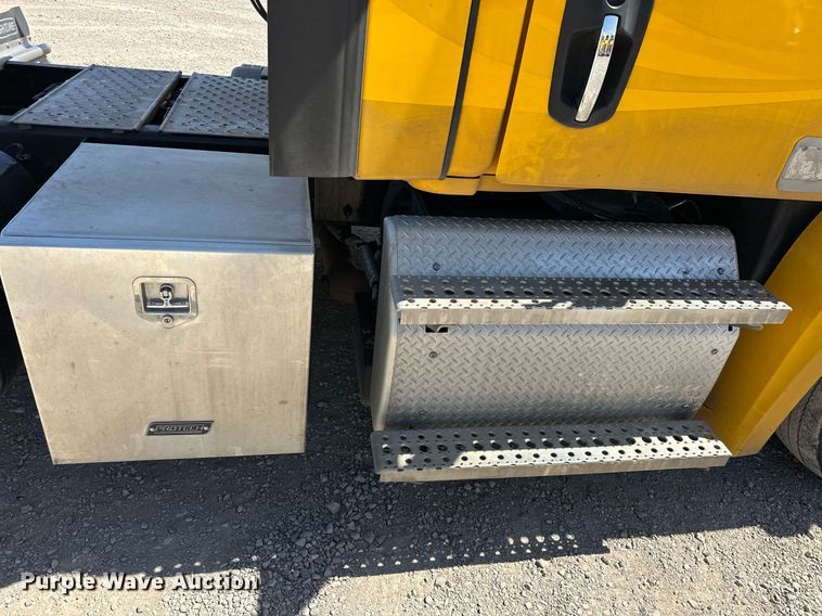 image for item EK0579 2021 Freightliner Cascadia 126 semi truck