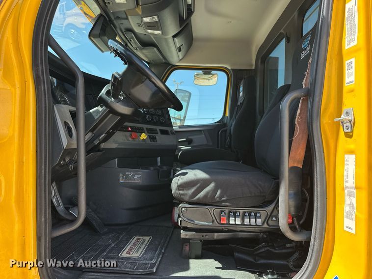 image for item EK0579 2021 Freightliner Cascadia 126 semi truck