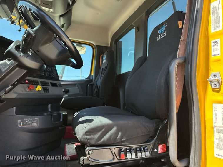 image for item EK0579 2021 Freightliner Cascadia 126 semi truck