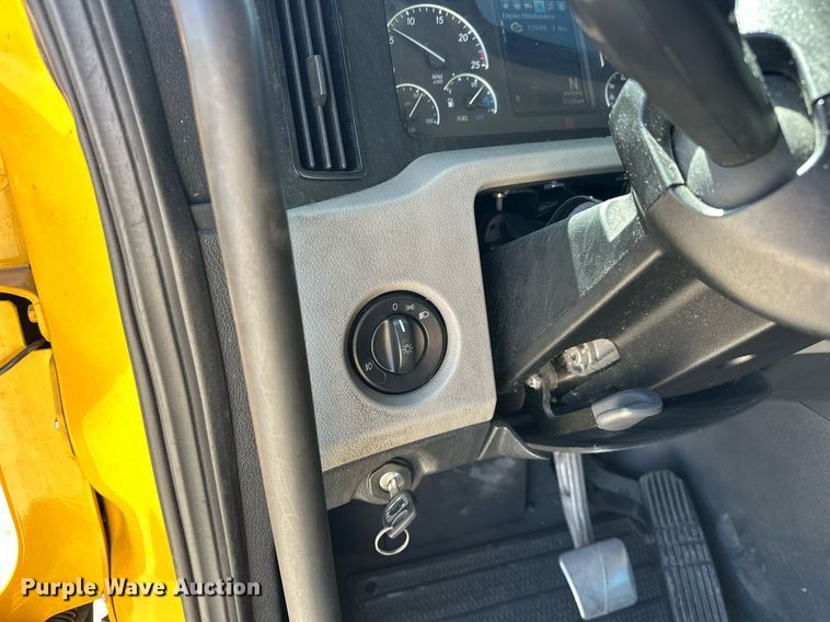 image for item EK0579 2021 Freightliner Cascadia 126 semi truck