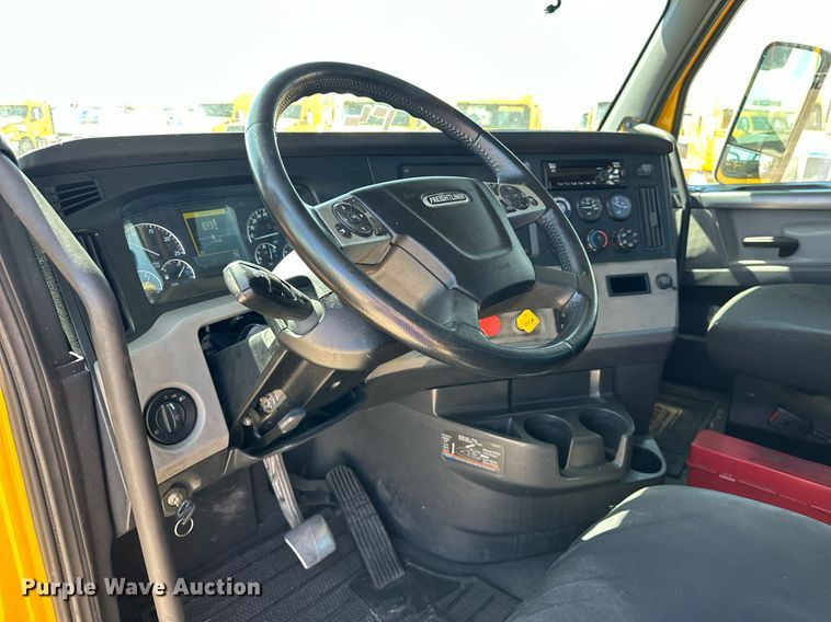 image for item EK0579 2021 Freightliner Cascadia 126 semi truck