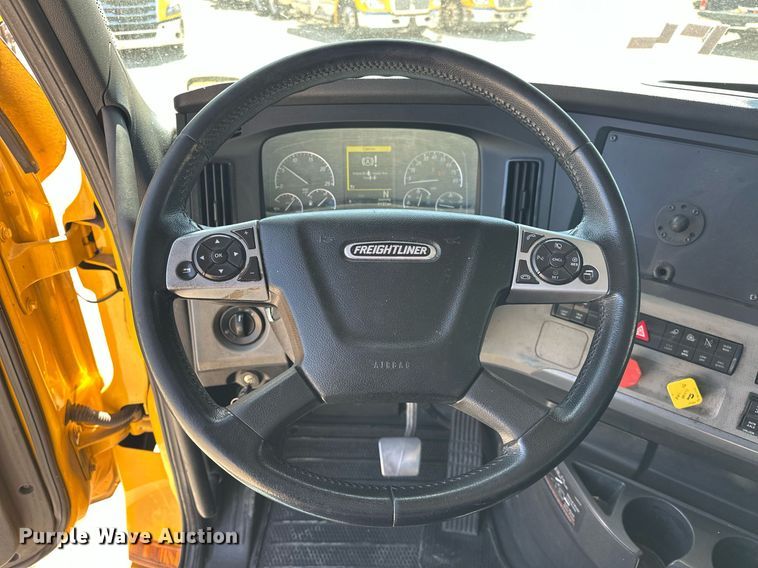 image for item EK0579 2021 Freightliner Cascadia 126 semi truck