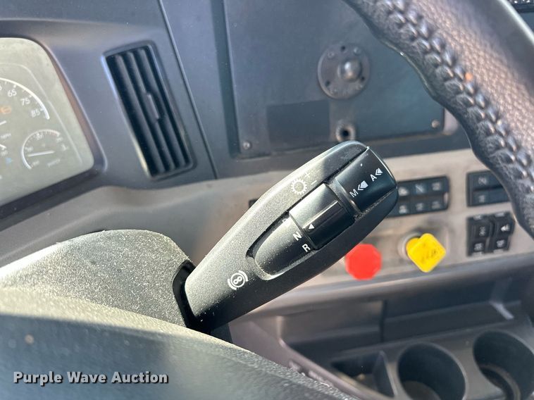 image for item EK0579 2021 Freightliner Cascadia 126 semi truck