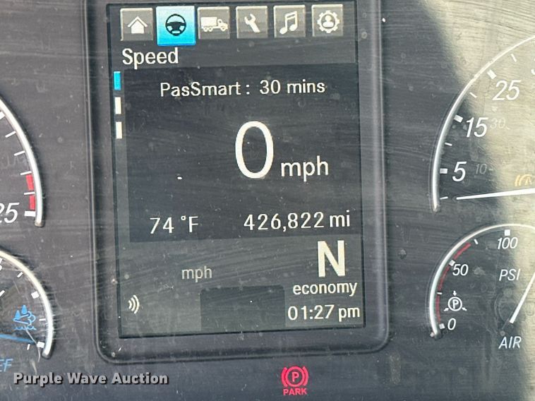 image for item EK0579 2021 Freightliner Cascadia 126 semi truck