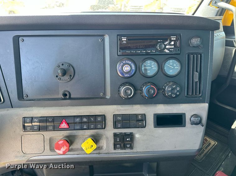 image for item EK0579 2021 Freightliner Cascadia 126 semi truck