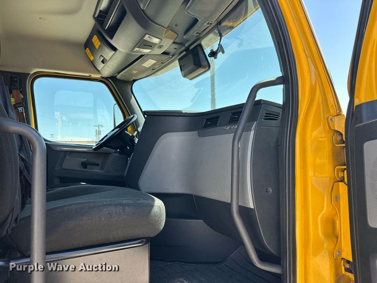 image for item EK0579 2021 Freightliner Cascadia 126 semi truck