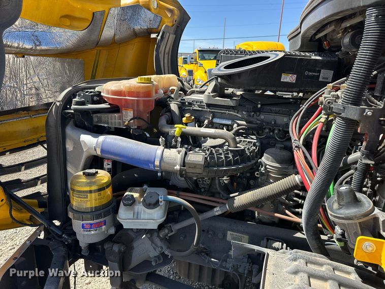 image for item EK0579 2021 Freightliner Cascadia 126 semi truck