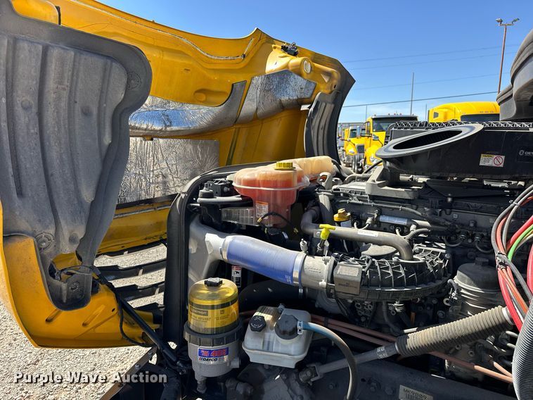 image for item EK0579 2021 Freightliner Cascadia 126 semi truck