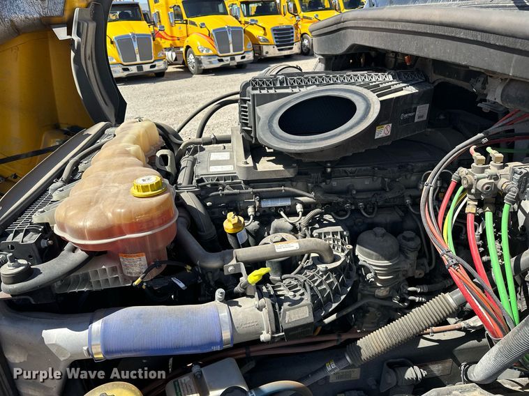 image for item EK0579 2021 Freightliner Cascadia 126 semi truck