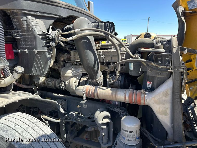 image for item EK0579 2021 Freightliner Cascadia 126 semi truck