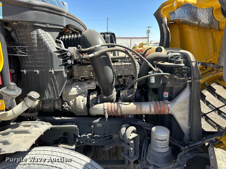 image for item EK0579 2021 Freightliner Cascadia 126 semi truck