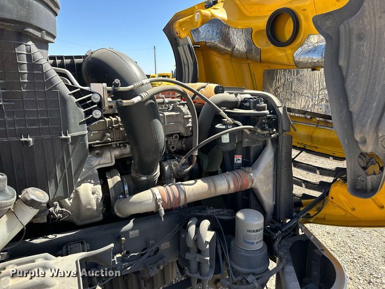 image for item EK0579 2021 Freightliner Cascadia 126 semi truck