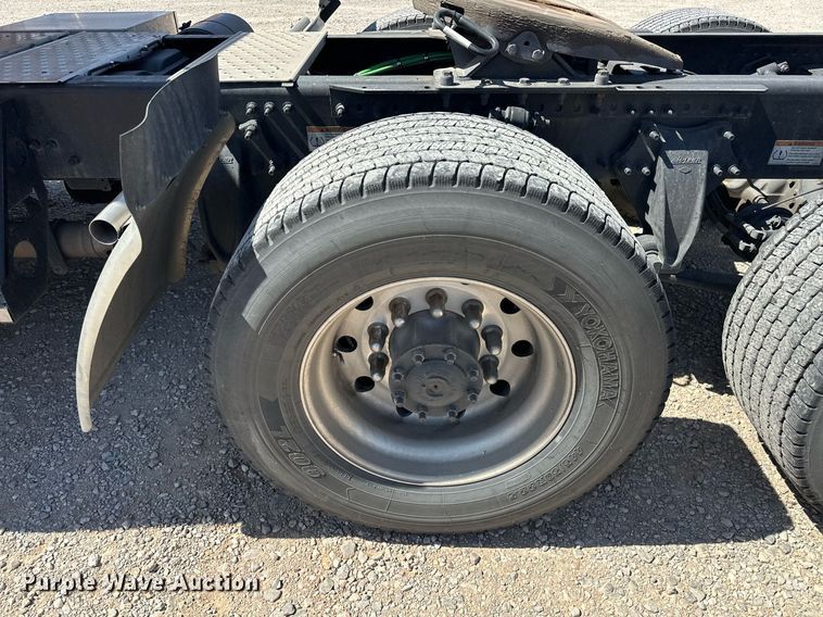 image for item EK0579 2021 Freightliner Cascadia 126 semi truck