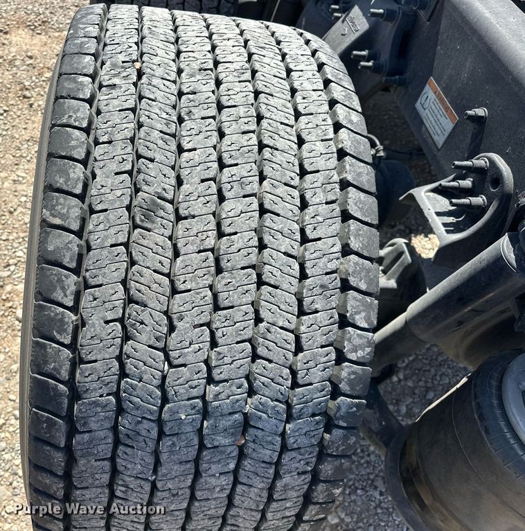 image for item EK0579 2021 Freightliner Cascadia 126 semi truck