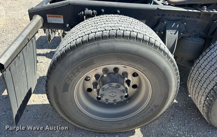 image for item EK0579 2021 Freightliner Cascadia 126 semi truck