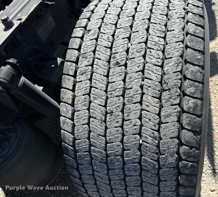 image for item EK0579 2021 Freightliner Cascadia 126 semi truck